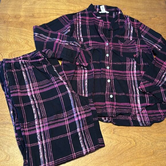 Victoria's Secret Black and Pink Plaid Pajama Set - Picture 3 of 12